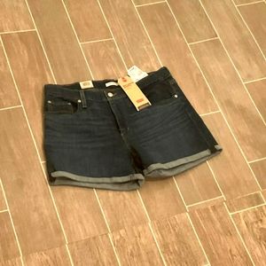 nice Levi's Mid-length short size 32